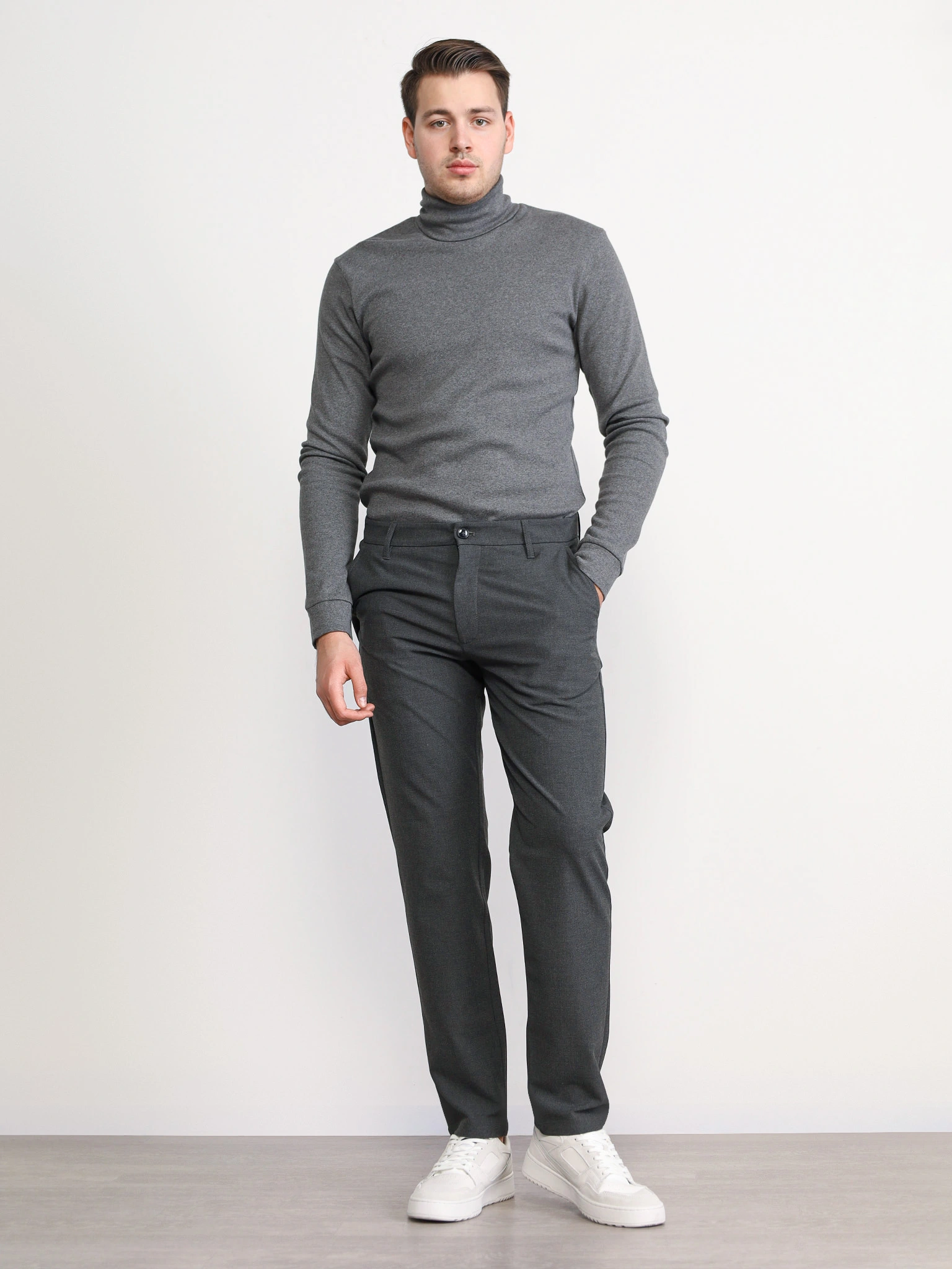 Брюки темно-серого цвета 